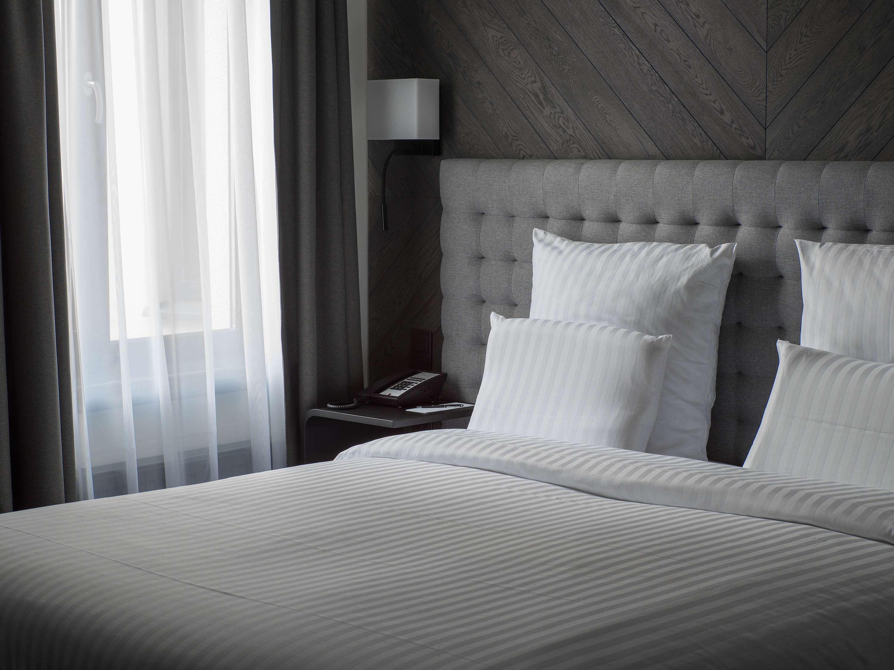 Pullman Riga Old Town Ξενοδοχείο Εξωτερικό φωτογραφία A bed with white sheets