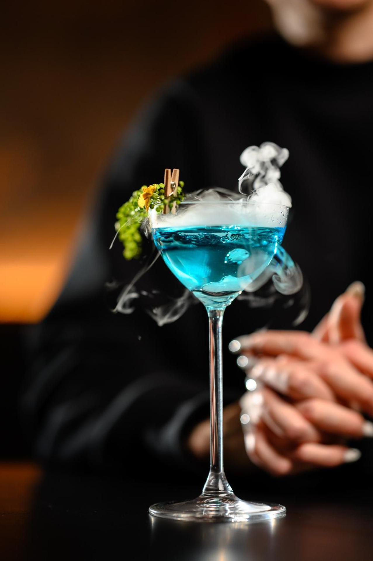 Pullman Riga Old Town Ξενοδοχείο Εξωτερικό φωτογραφία A blue cosmopolitan