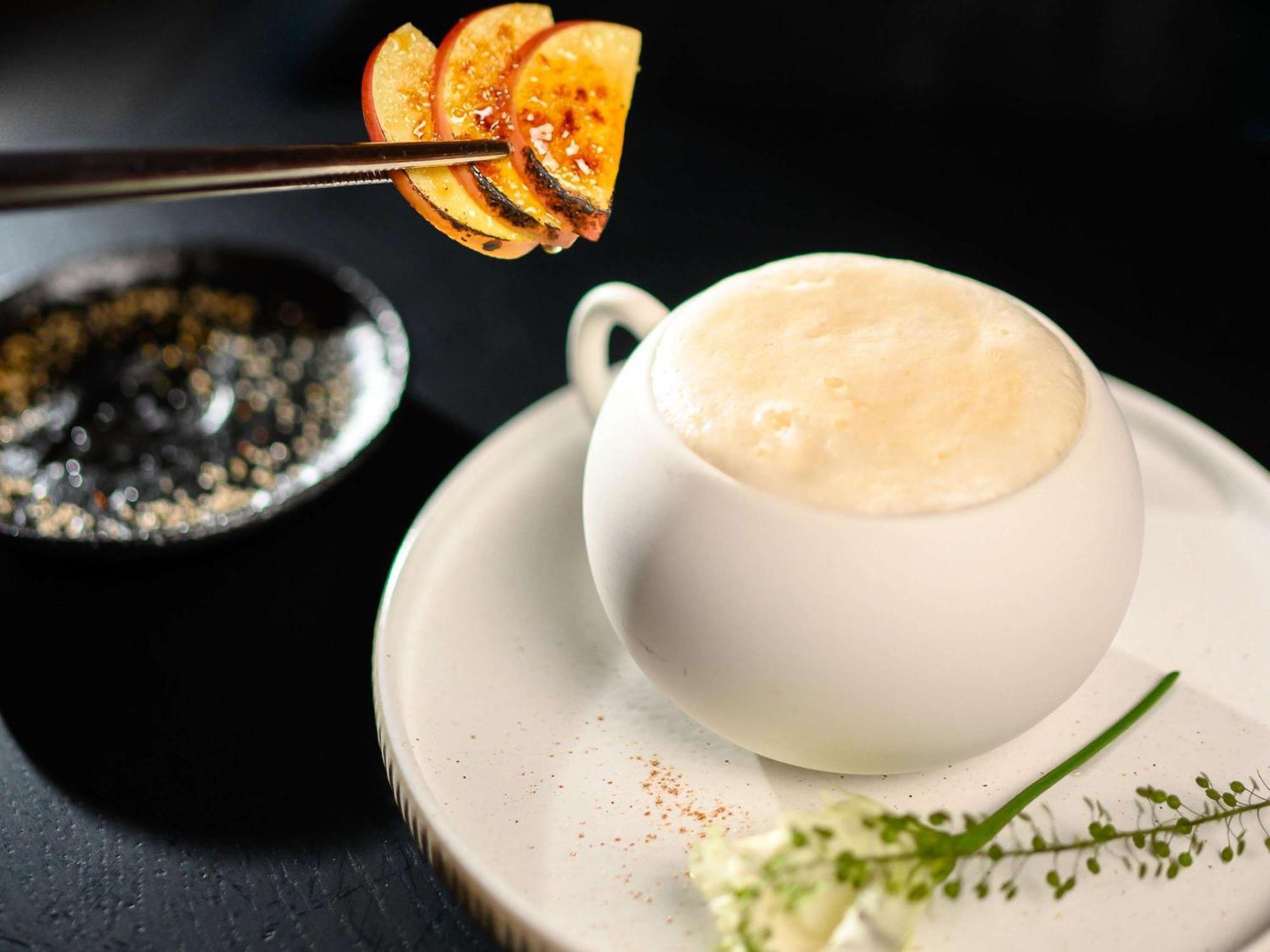 Pullman Riga Old Town Ξενοδοχείο Εξωτερικό φωτογραφία A cup of coffee with a slice of orange