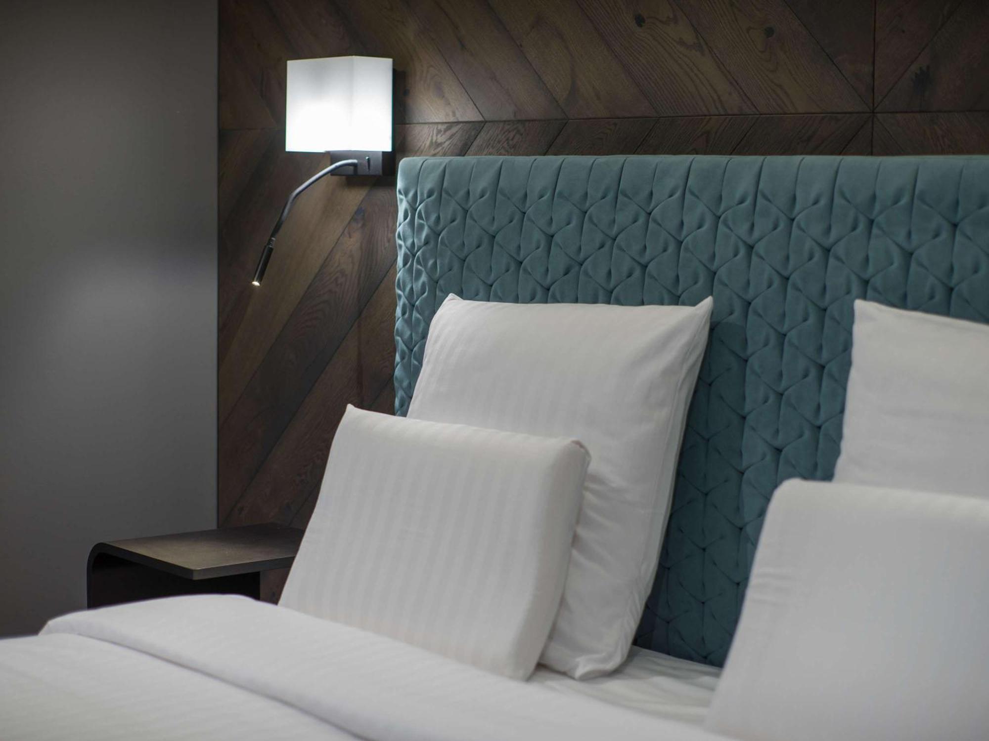 Pullman Riga Old Town Ξενοδοχείο Εξωτερικό φωτογραφία A bed with a headboard